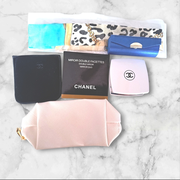 Chanel Compact Mirror Cosmetic Set - Picture 1 of 4